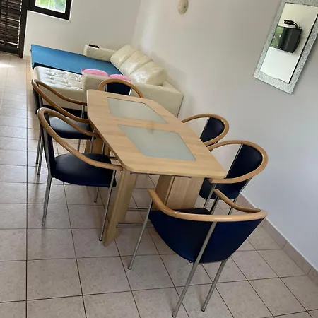 Maja Apartment *