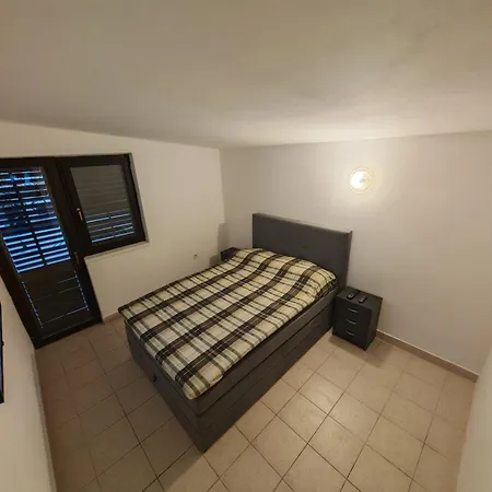 Maja Appartement Vir